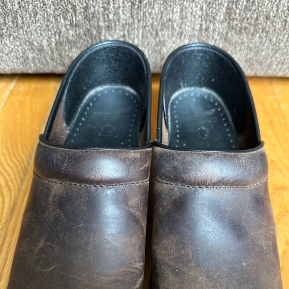 Dansko women’s pro leather clogs (antique brown) - Picture 6 of 8